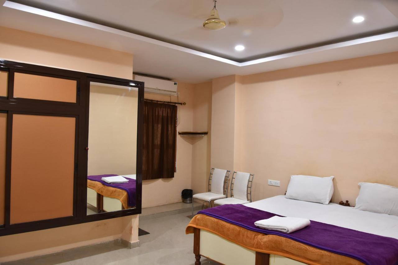 Hotel Sarweshwary Varanasi Eksteriør bilde